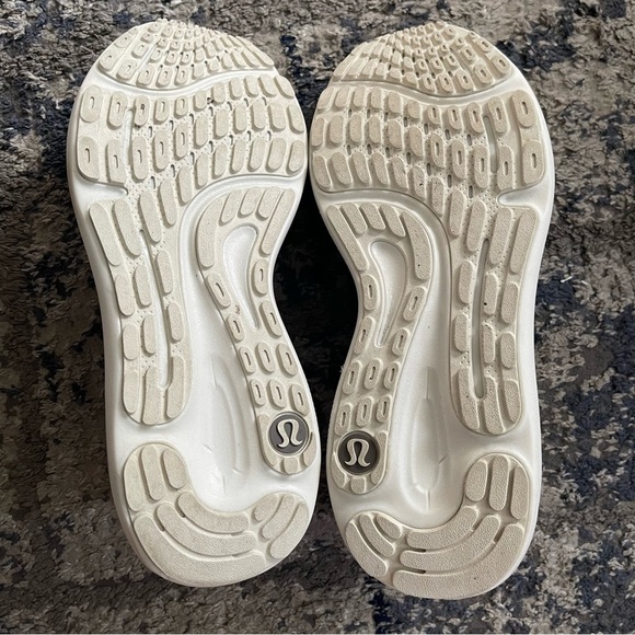 Lululemon Beyondfeel Running Shoes Size 10 - Picture 17 of 17